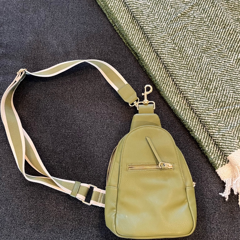 Sling Pack Hand Bag- Universal Thread Crossbody G… - image 1